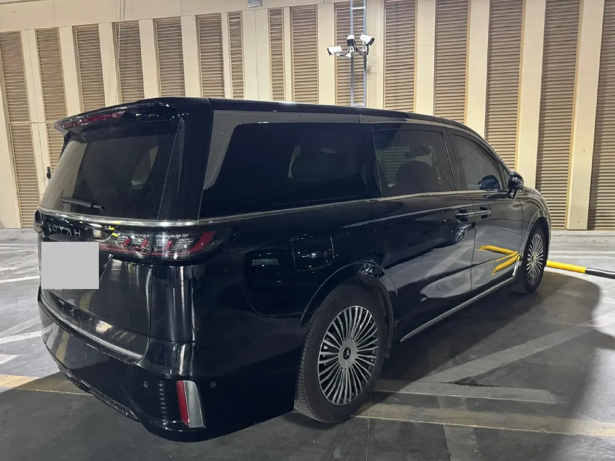 2025 Voyah Dream 1.5T 150HP L4 PHEV 41.7KWH,autocango,china used car exporter,china ev exporter,chinese used car exporter,chinese used ev exporter