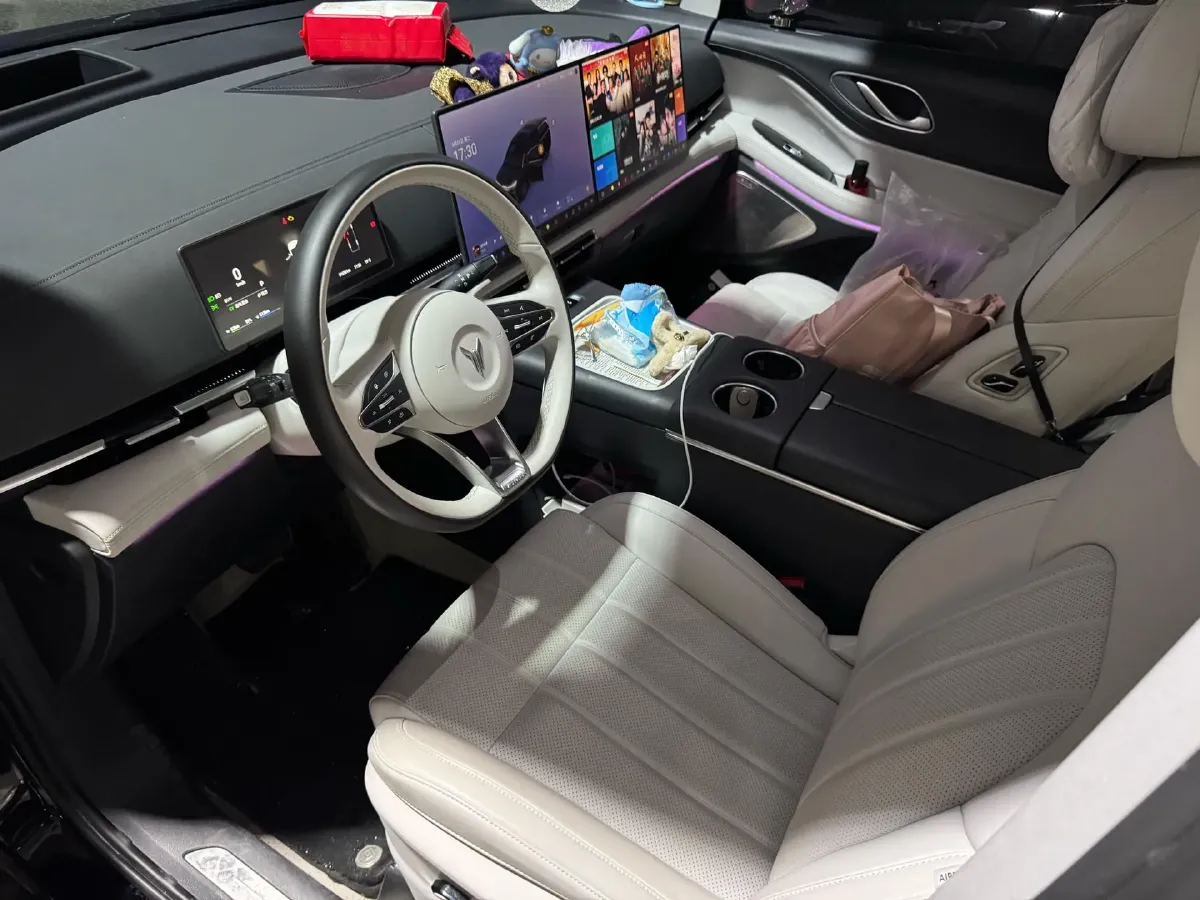 2025 Voyah Dream 1.5T 150HP L4 PHEV 41.7KWH,autocango,china used car exporter,china ev exporter,chinese used car exporter,chinese used ev exporter