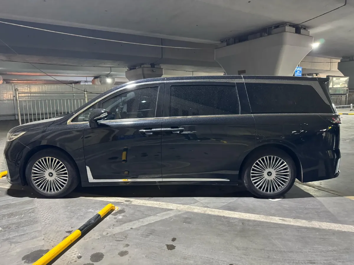 2025 Voyah Dream 1.5T 150HP L4 PHEV 41.7KWH,autocango,china used car exporter,china ev exporter,chinese used car exporter,chinese used ev exporter