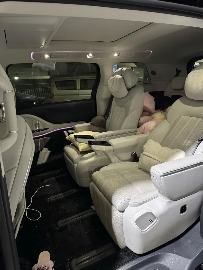 2025 Voyah Dream 1.5T 150HP L4 PHEV 41.7KWH,autocango,china used car exporter,china ev exporter,chinese used car exporter,chinese used ev exporter