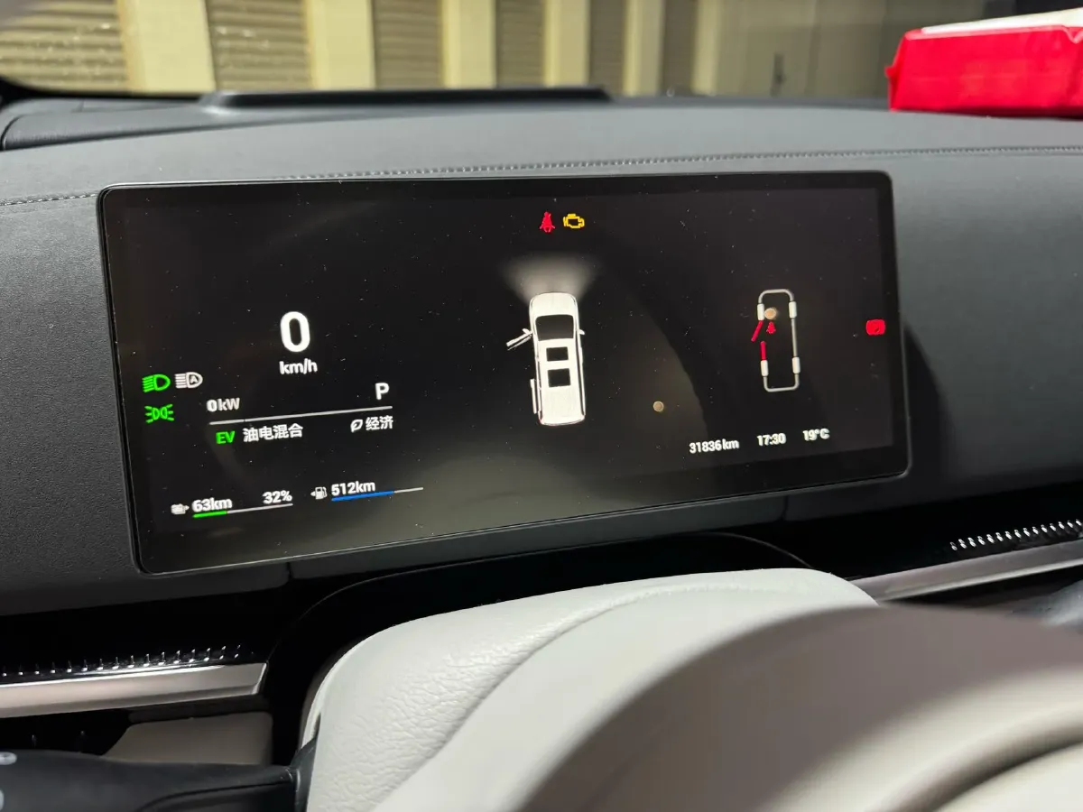 2025 Voyah Dream 1.5T 150HP L4 PHEV 41.7KWH,autocango,china used car exporter,china ev exporter,chinese used car exporter,chinese used ev exporter