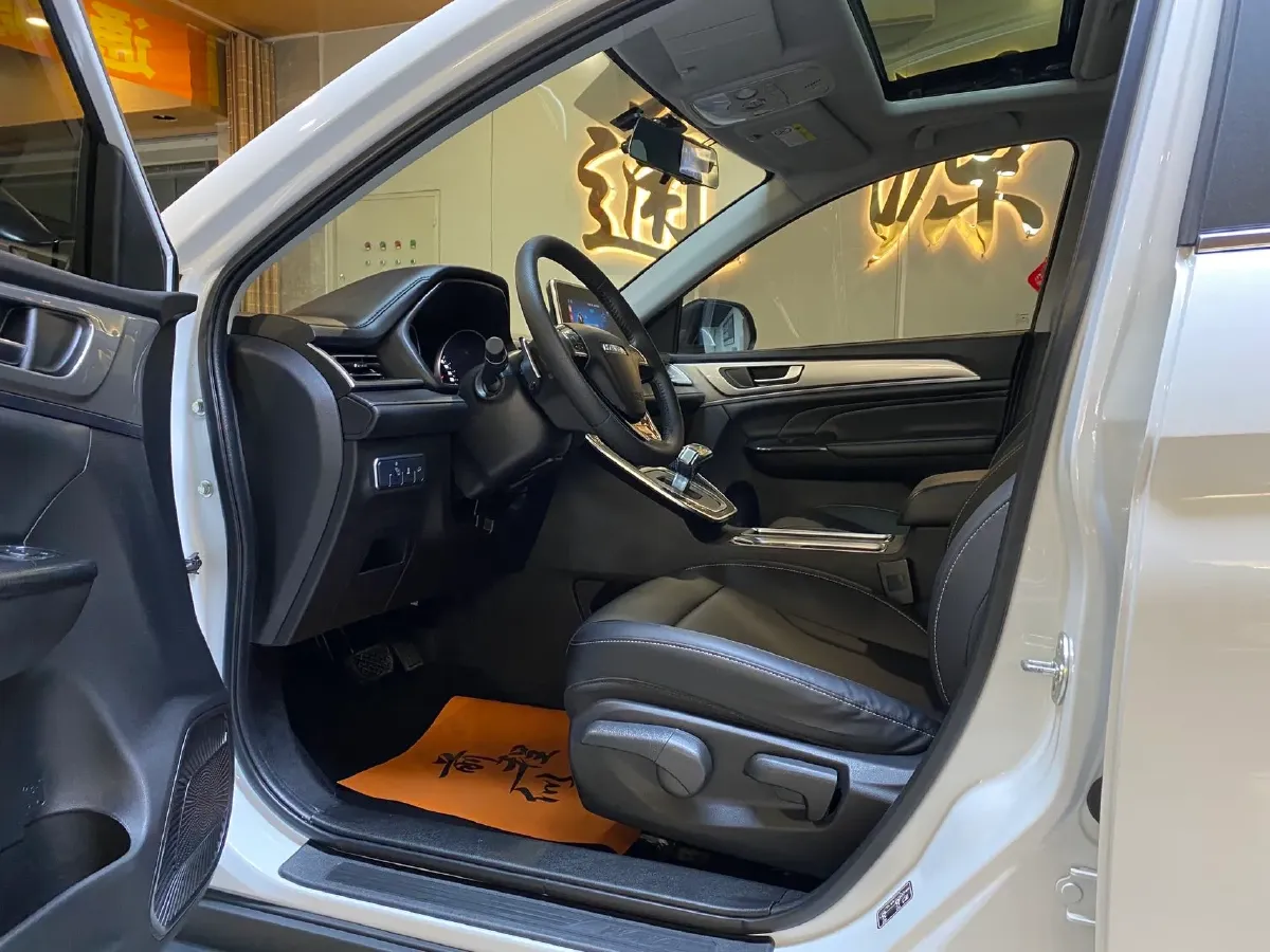 2021 Haval M6 1.5T 150HP L4 7DCT,autocango,china used car exporter,china ev exporter,chinese used car exporter,chinese used ev exporter