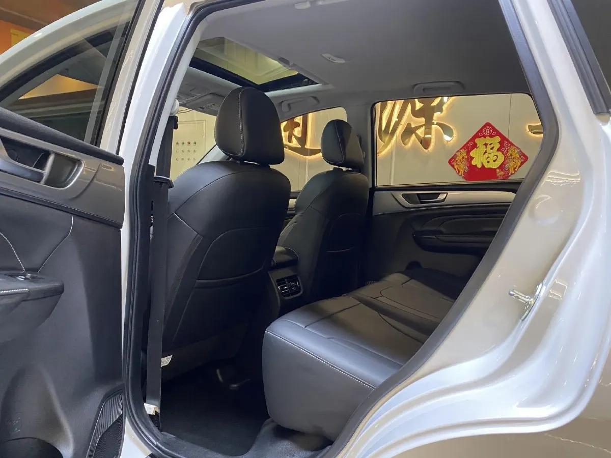 2021 Haval M6 1.5T 150HP L4 7DCT,autocango,china used car exporter,china ev exporter,chinese used car exporter,chinese used ev exporter