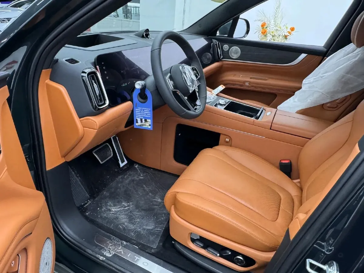 2025 AITO AITO M9 REEV 160HP REEV 52KWH,autocango,china used car exporter,china ev exporter,chinese used car exporter,chinese used ev exporter