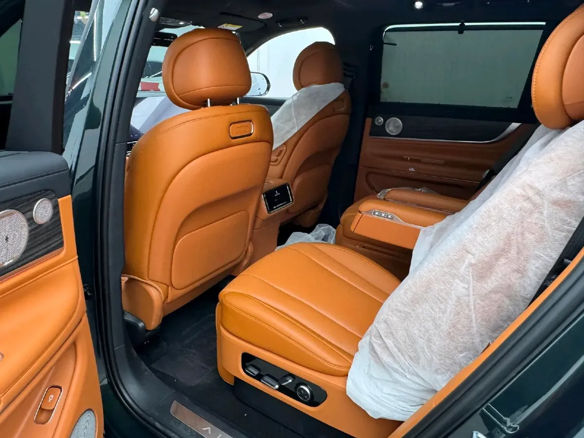 2025 AITO AITO M9 REEV 160HP REEV 52KWH,autocango,china used car exporter,china ev exporter,chinese used car exporter,chinese used ev exporter