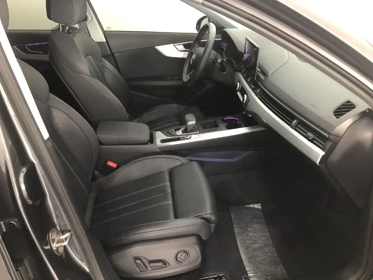 2020 Audi A4L 2.0T 190HP L4 7DCT,autocango,china used car exporter,china ev exporter,chinese used car exporter,chinese used ev exporter