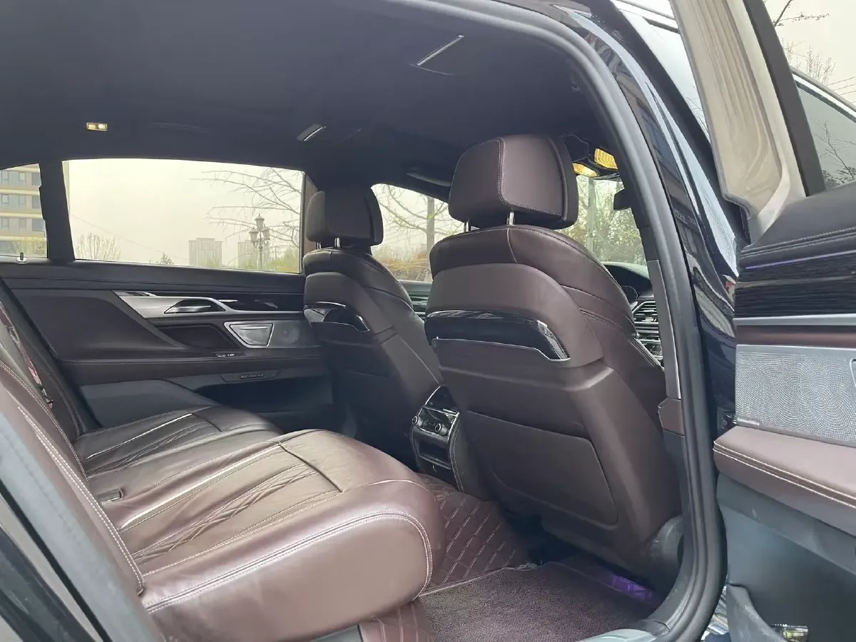 2019 BMW 7 Series 2.0T 265HP L4 8AT,autocango,china used car exporter,china ev exporter,chinese used car exporter,chinese used ev exporter