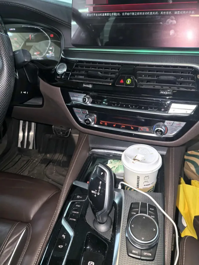 2022 BMW 5 Series 3.0T 340HP L6 8AT,autocango,china used car exporter,china ev exporter,chinese used car exporter,chinese used ev exporter