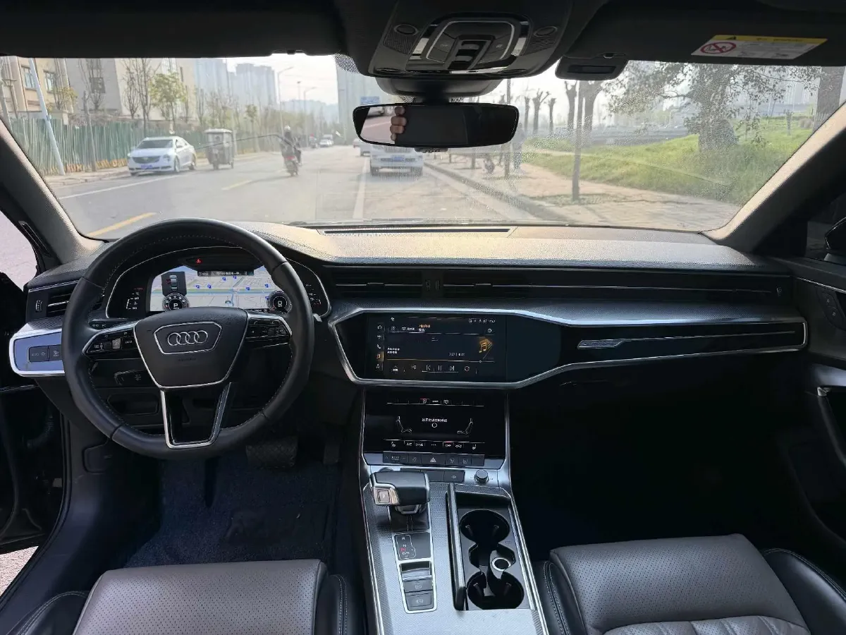 2021 Audi A6L 2.0T 224HP L4 7DCT,autocango,china used car exporter,china ev exporter,chinese used car exporter,chinese used ev exporter