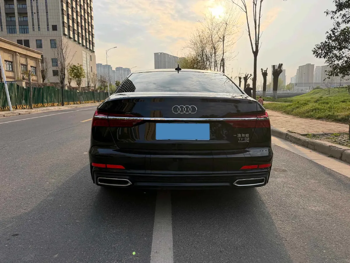 2021 Audi A6L 2.0T 224HP L4 7DCT,autocango,china used car exporter,china ev exporter,chinese used car exporter,chinese used ev exporter