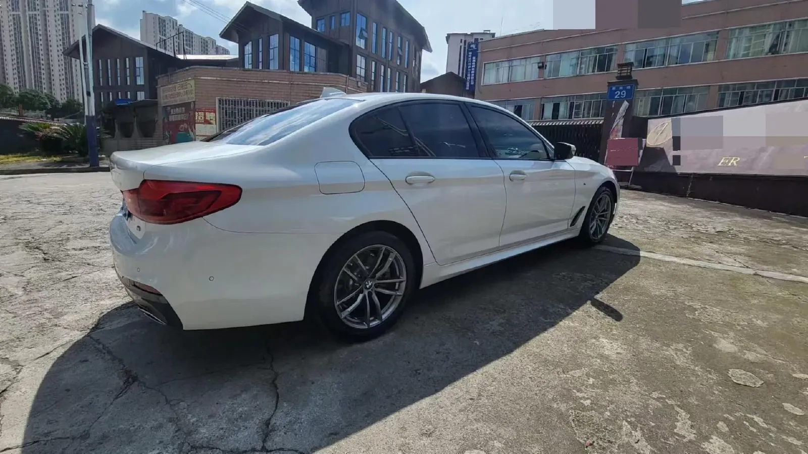 2021 BMW 5 Series 2.0T 184HP L4 8AT,autocango,china used car exporter,china ev exporter,chinese used car exporter,chinese used ev exporter