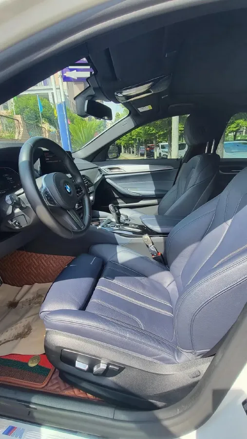 2021 BMW 5 Series 2.0T 184HP L4 8AT,autocango,china used car exporter,china ev exporter,chinese used car exporter,chinese used ev exporter