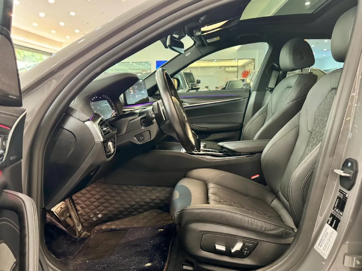 2022 BMW 5 Series 2.0T 252HP L4 8AT,autocango,china used car exporter,china ev exporter,chinese used car exporter,chinese used ev exporter