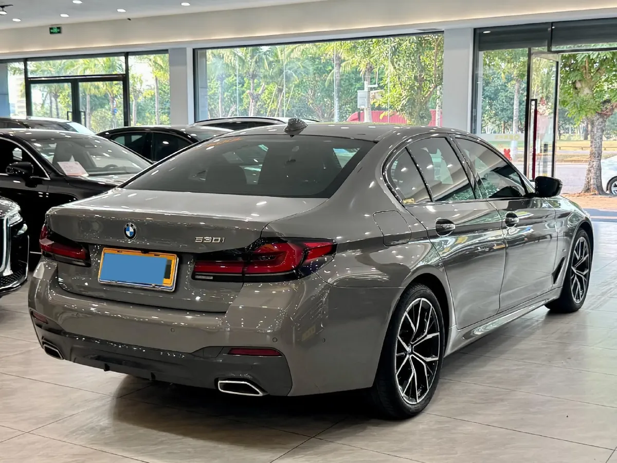2022 BMW 5 Series 2.0T 252HP L4 8AT,autocango,china used car exporter,china ev exporter,chinese used car exporter,chinese used ev exporter