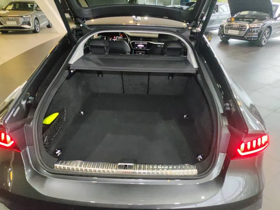 2023 Audi A7 2.0T 265HP L4 7DCT,autocango,china used car exporter,china ev exporter,chinese used car exporter,chinese used ev exporter