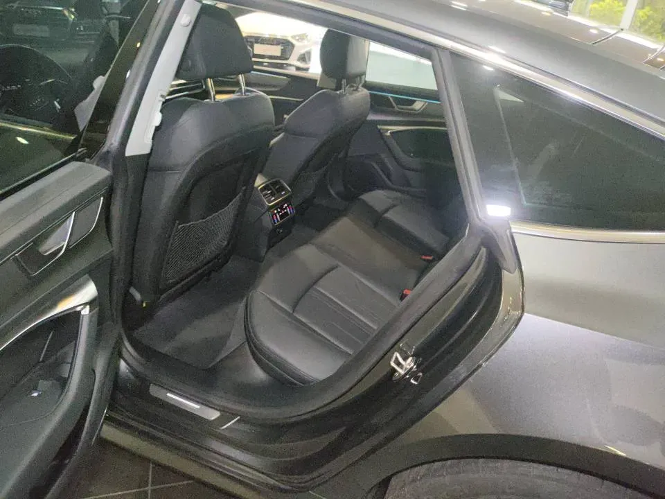 2023 Audi A7 2.0T 265HP L4 7DCT,autocango,china used car exporter,china ev exporter,chinese used car exporter,chinese used ev exporter