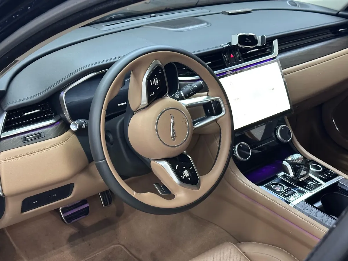 2025 Jaguar XFL 2.0T 250HP L4 8AT,autocango,china used car exporter,china ev exporter,chinese used car exporter,chinese used ev exporter