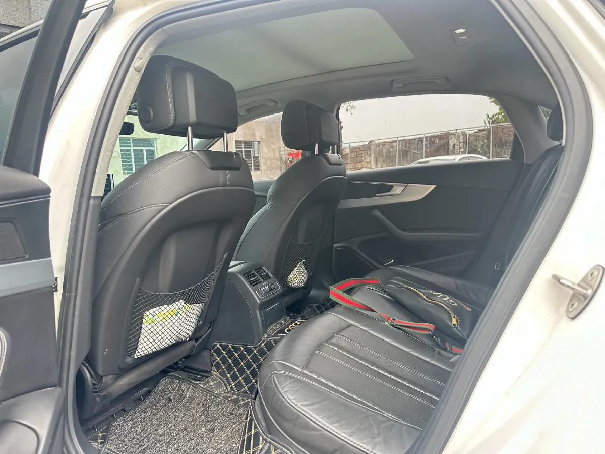 2022 Audi A4L 2.0T 190HP L4 7DCT,autocango,china used car exporter,china ev exporter,chinese used car exporter,chinese used ev exporter