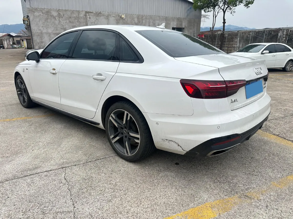 2022 Audi A4L 2.0T 190HP L4 7DCT,autocango,china used car exporter,china ev exporter,chinese used car exporter,chinese used ev exporter