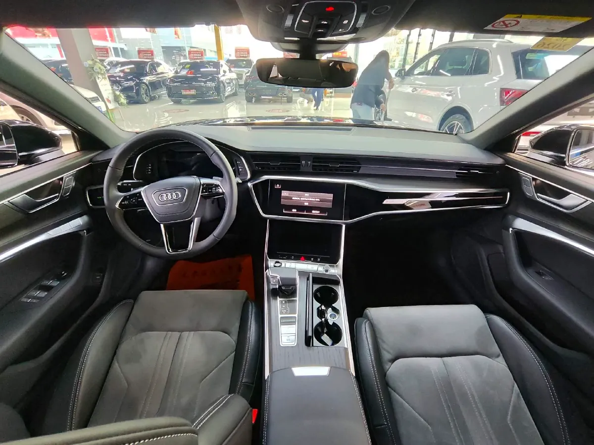 2024 Audi A6L 2.0T 245HP L4 7DCT,autocango,china used car exporter,china ev exporter,chinese used car exporter,chinese used ev exporter