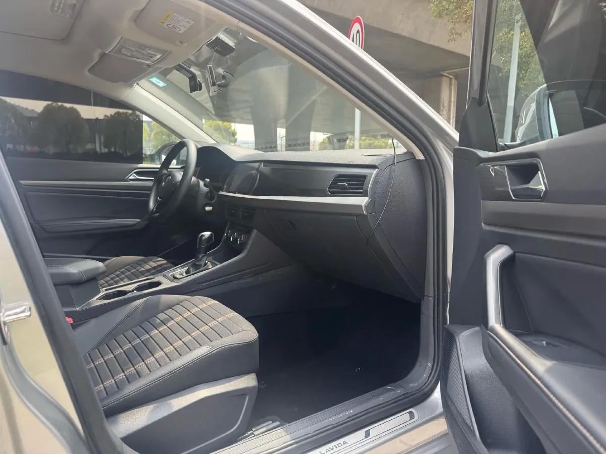 2018 Skoda Karoq 1.4T 150HP L4 7DCT,autocango,china used car exporter,china ev exporter,chinese used car exporter,chinese used ev exporter