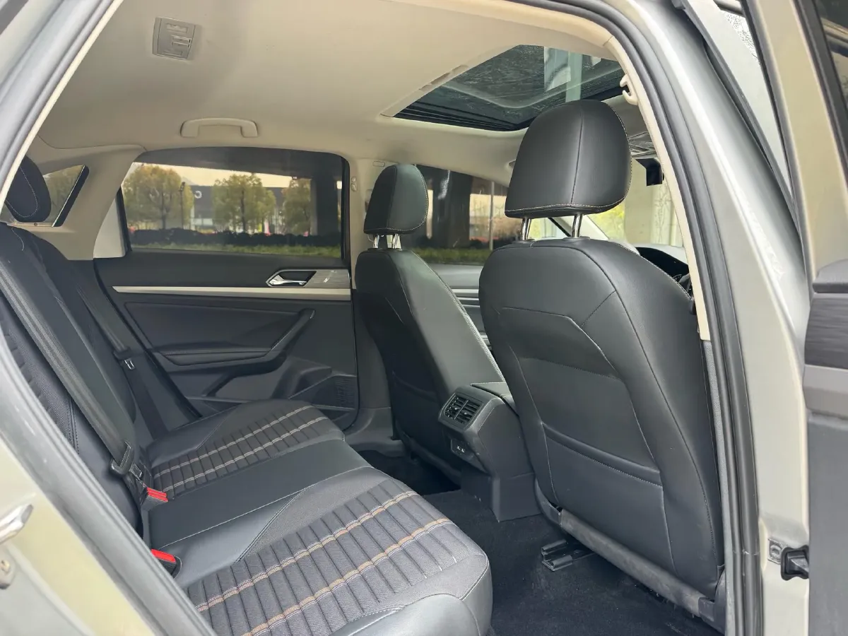 2018 Skoda Karoq 1.4T 150HP L4 7DCT,autocango,china used car exporter,china ev exporter,chinese used car exporter,chinese used ev exporter