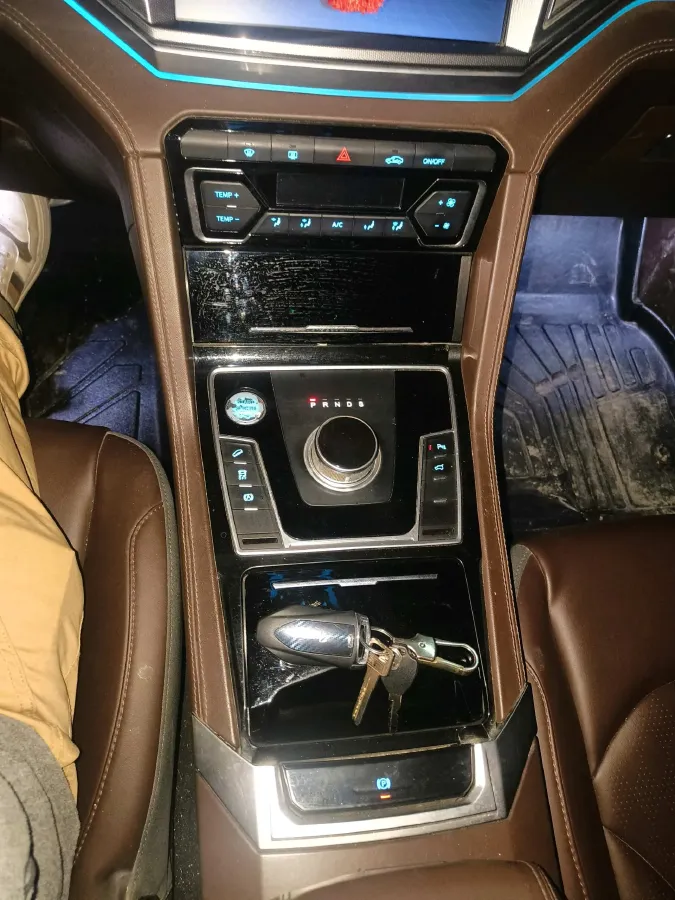 2018 Zotye Damy X7 2.0T 190HP L4 8AT,autocango,china used car exporter,china ev exporter,chinese used car exporter,chinese used ev exporter