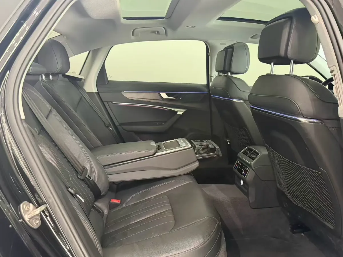 2022 Audi A6L 2.0T 224HP L4 7DCT,autocango,china used car exporter,china ev exporter,chinese used car exporter,chinese used ev exporter