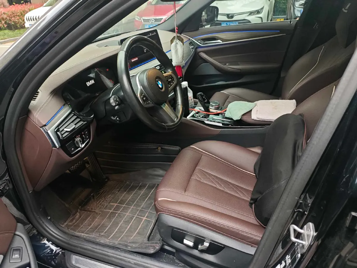 2022 BMW 5 Series 2.0T 252HP L4 8AT,autocango,china used car exporter,china ev exporter,chinese used car exporter,chinese used ev exporter