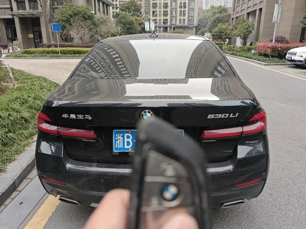 2022 BMW 5 Series 2.0T 252HP L4 8AT,autocango,china used car exporter,china ev exporter,chinese used car exporter,chinese used ev exporter