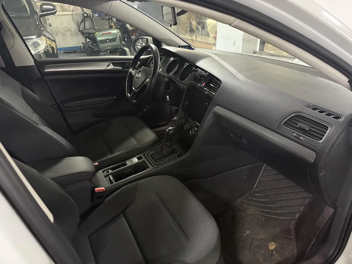 2018 Volkswagen Golf 1.6L 110HP L4 6AT,autocango,china used car exporter,china ev exporter,chinese used car exporter,chinese used ev exporter