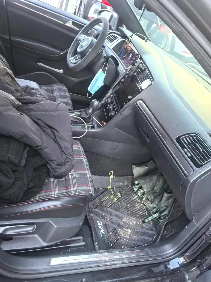 2018 Volkswagen GolfGTI 2.0T 220HP L4 7DCT,autocango,china used car exporter,china ev exporter,chinese used car exporter,chinese used ev exporter