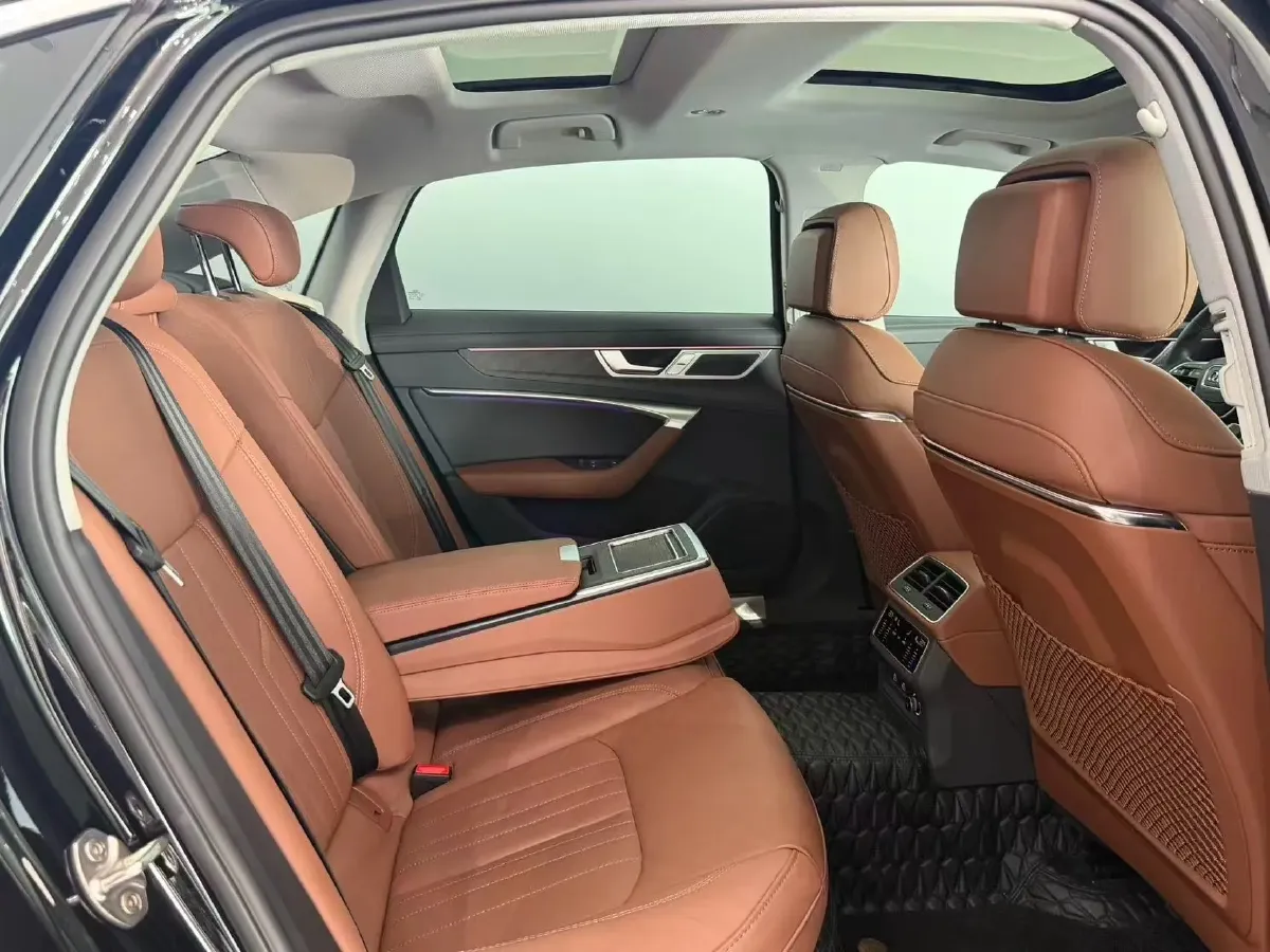 2023 Audi A6L 2.0T 245HP L4 7DCT,autocango,china used car exporter,china ev exporter,chinese used car exporter,chinese used ev exporter