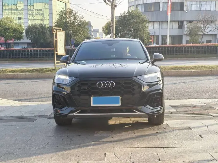 2023 Audi Q5L 2.0T 245HP L4 7DCT,autocango,china used car exporter,china ev exporter,chinese used car exporter,chinese used ev exporter