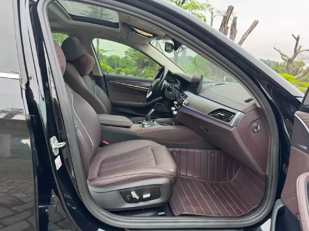 2021 BMW 5 Series 2.0T 252HP L4 8AT,autocango,china used car exporter,china ev exporter,chinese used car exporter,chinese used ev exporter