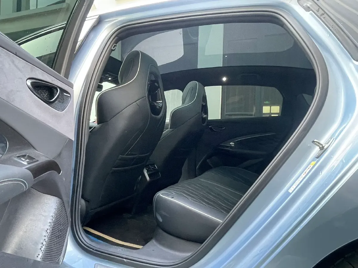 2022 AITO AITO M5 Range Extended 125HP REEV 40KWH,autocango,china used car exporter,china ev exporter,chinese used car exporter,chinese used ev exporter