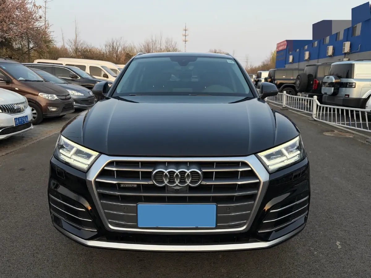 2020 Audi Q5L 2.0T 252HP L4 7DCT,autocango,china used car exporter,china ev exporter,chinese used car exporter,chinese used ev exporter