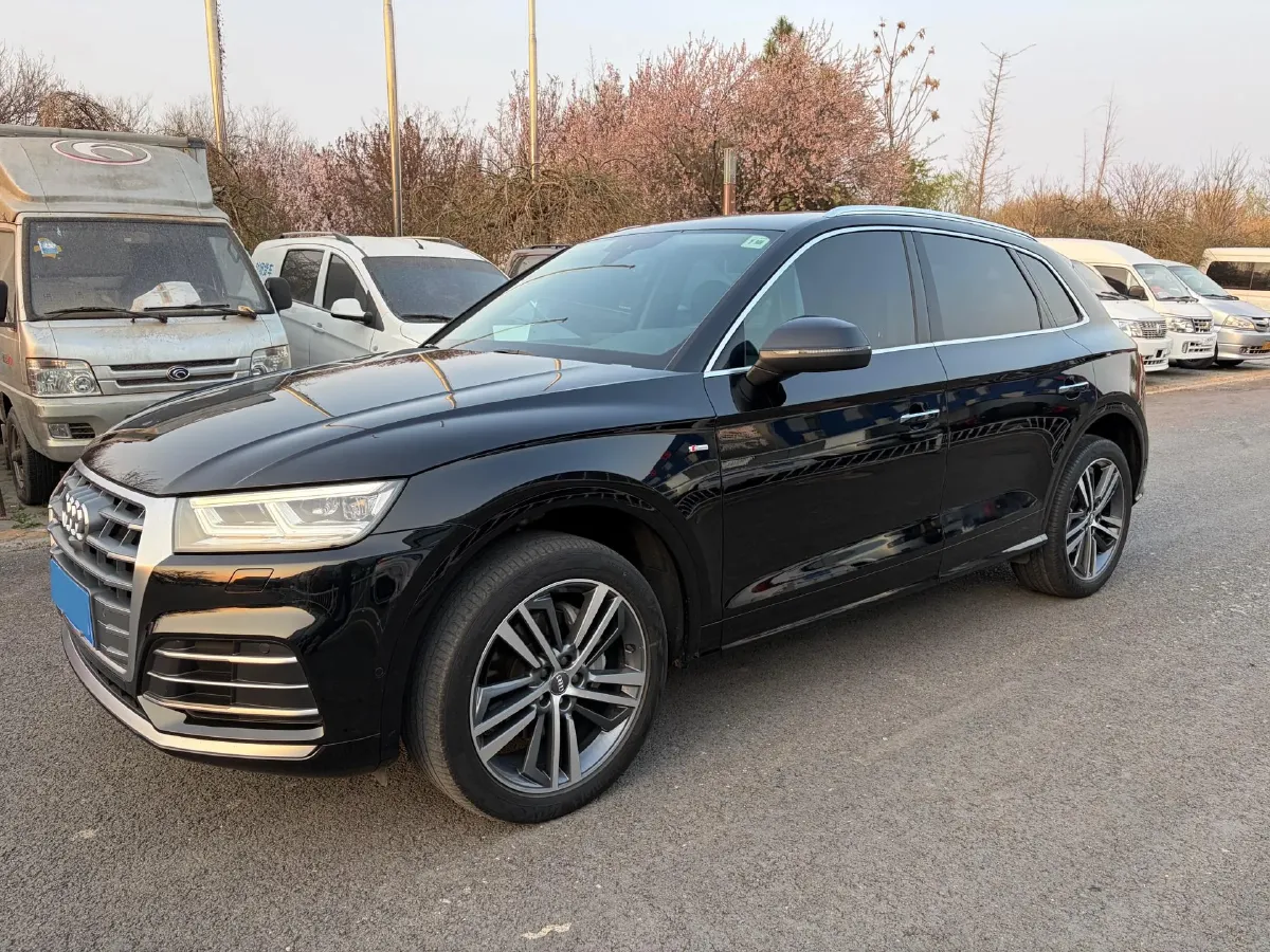 2020 Audi Q5L 2.0T 252HP L4 7DCT,autocango,china used car exporter,china ev exporter,chinese used car exporter,chinese used ev exporter