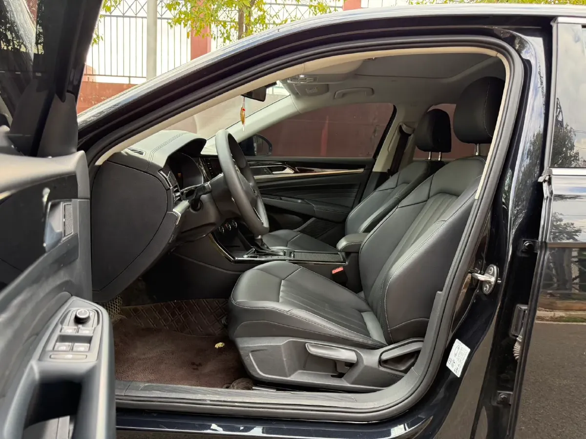 2024 Volkswagen Passat 1.4T 150HP L4 7DCT,autocango,china used car exporter,china ev exporter,chinese used car exporter,chinese used ev exporter