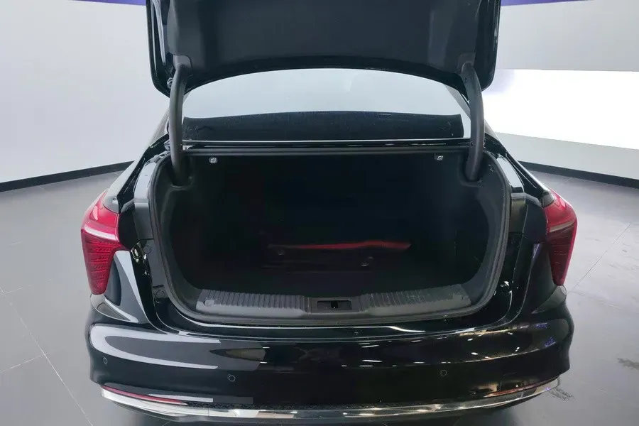 2023 HongQi H5 1.5T 169HP L4 7DCT,autocango,china used car exporter,china ev exporter,chinese used car exporter,chinese used ev exporter