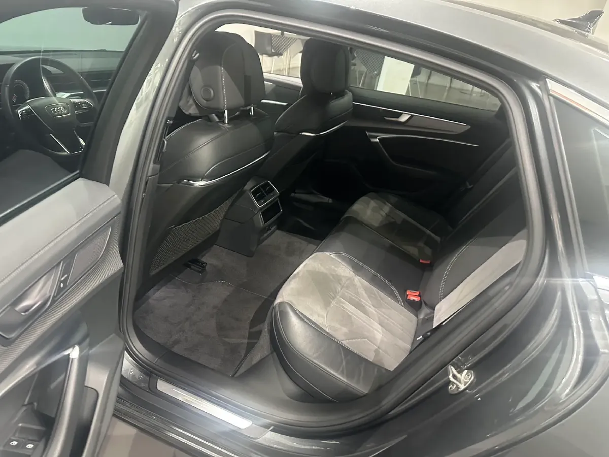 2021 Audi A6L 2.0T 224HP L4 7DCT,autocango,china used car exporter,china ev exporter,chinese used car exporter,chinese used ev exporter