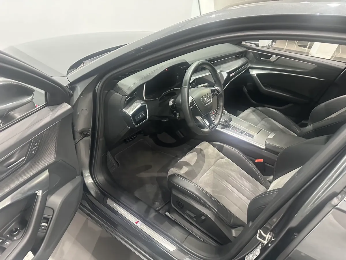 2021 Audi A6L 2.0T 224HP L4 7DCT,autocango,china used car exporter,china ev exporter,chinese used car exporter,chinese used ev exporter