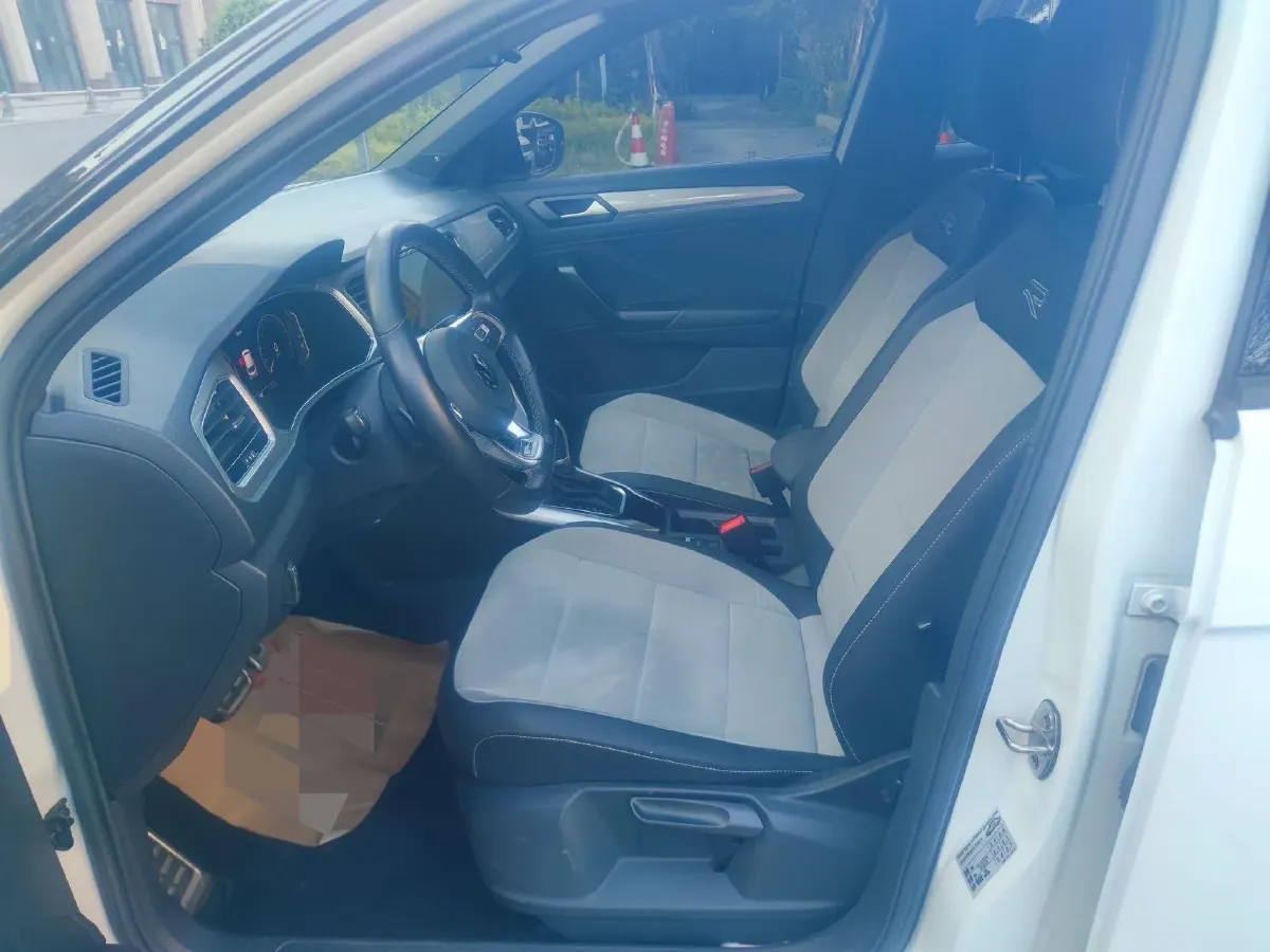 2021 Volkswagen T-Roc 1.4T 150HP L4 7DCT,autocango,china used car exporter,china ev exporter,chinese used car exporter,chinese used ev exporter