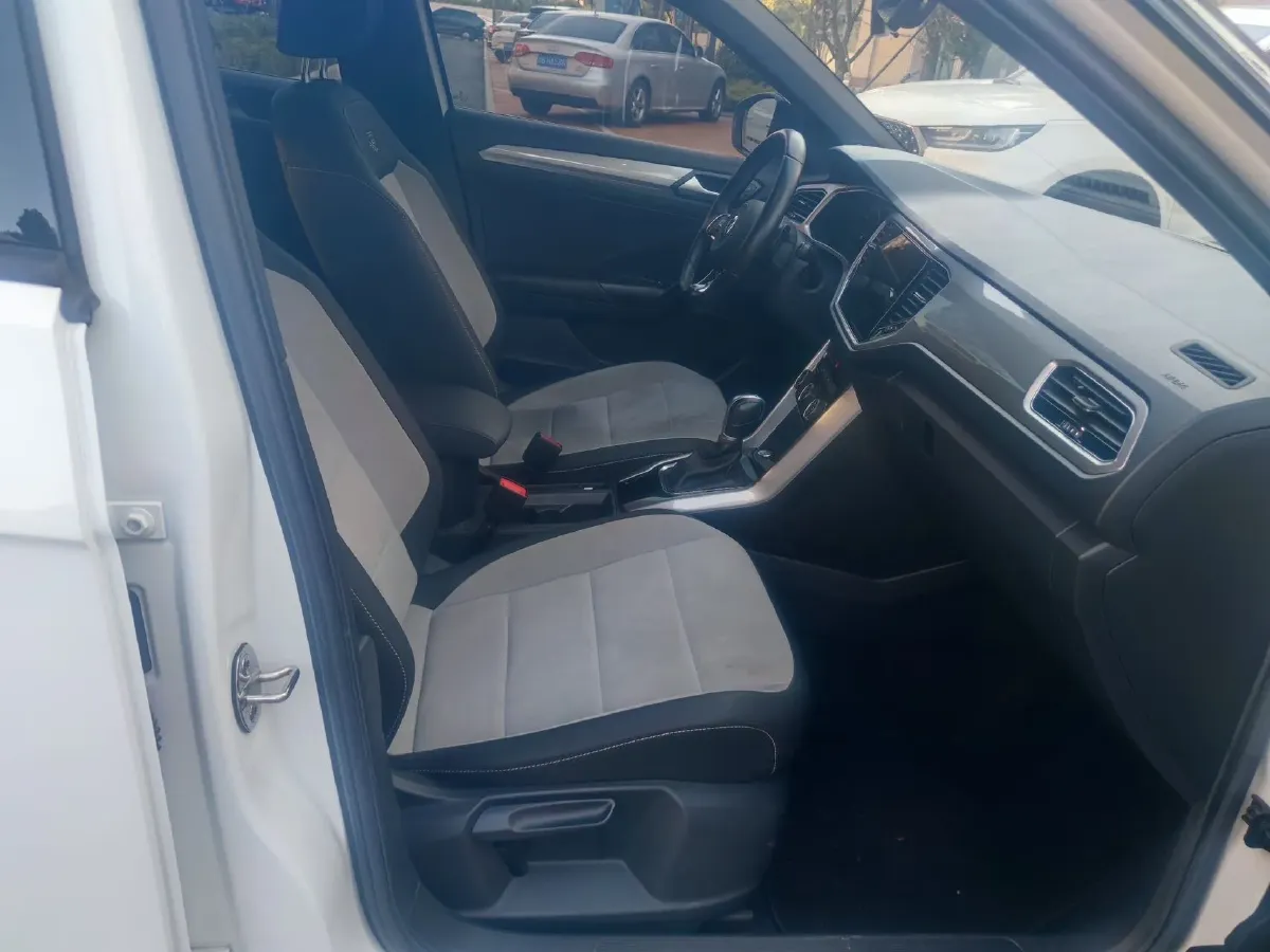 2021 Volkswagen T-Roc 1.4T 150HP L4 7DCT,autocango,china used car exporter,china ev exporter,chinese used car exporter,chinese used ev exporter