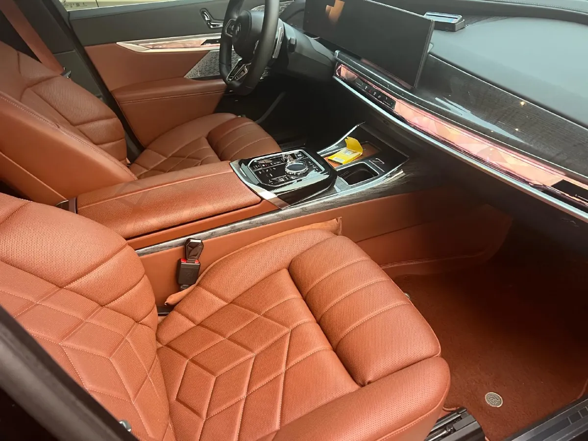 2023 BMW 7 Series 3.0T 381HP L6 8AT,autocango,china used car exporter,china ev exporter,chinese used car exporter,chinese used ev exporter