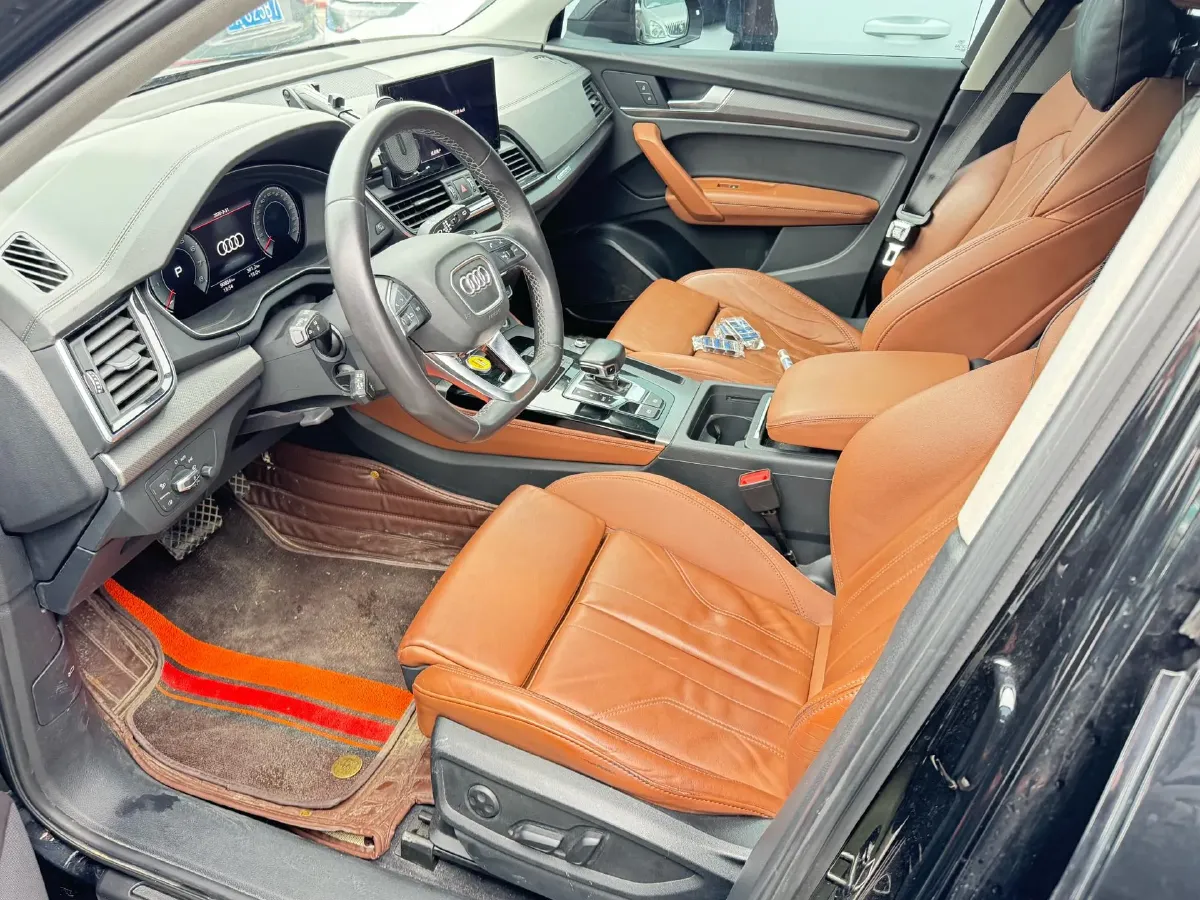 2022 Audi Q5L 2.0T 190HP L4 7DCT,autocango,china used car exporter,china ev exporter,chinese used car exporter,chinese used ev exporter