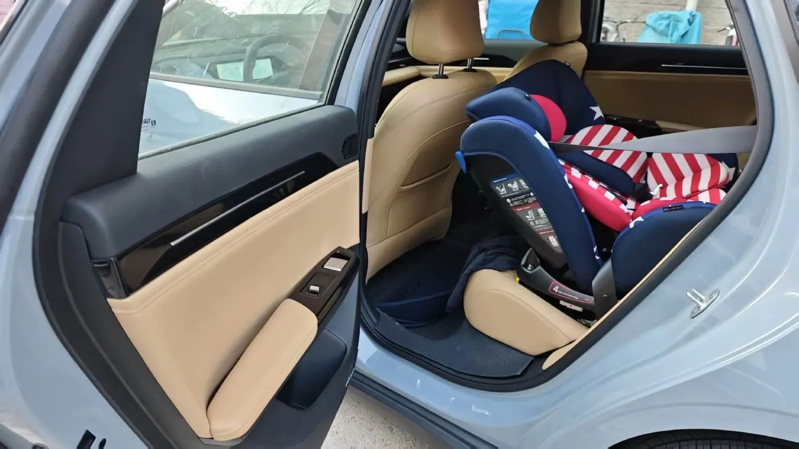 2024 Geely Galaxy L6 1.5T 163HP L4 3DHT PHEV,autocango,china used car exporter,china ev exporter,chinese used car exporter,chinese used ev exporter