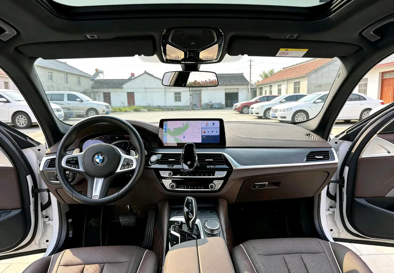 2022 BMW 5 Series 2.0T 184HP L4 8AT,autocango,china used car exporter,china ev exporter,chinese used car exporter,chinese used ev exporter