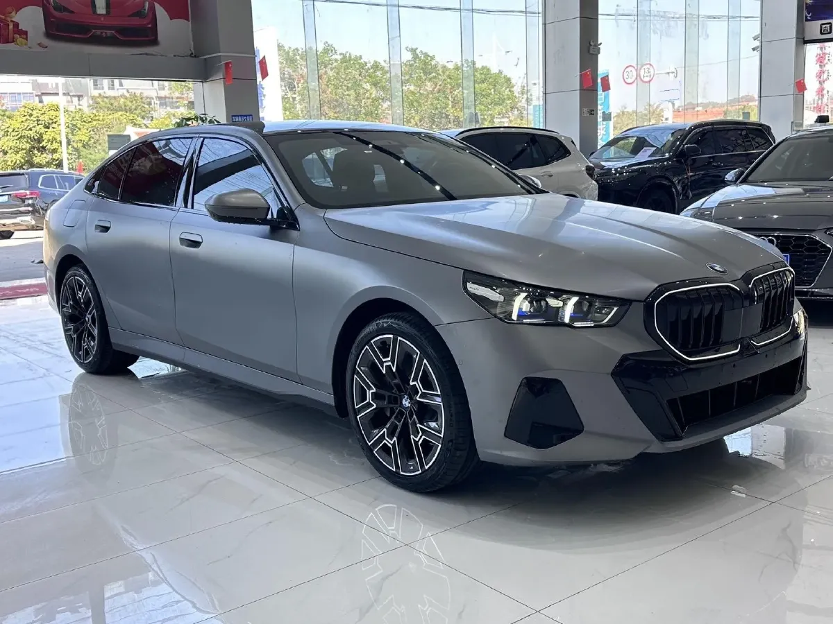 2026 BMW 5 Series 2.0T 258HP L4 8AT,autocango,china used car exporter,china ev exporter,chinese used car exporter,chinese used ev exporter