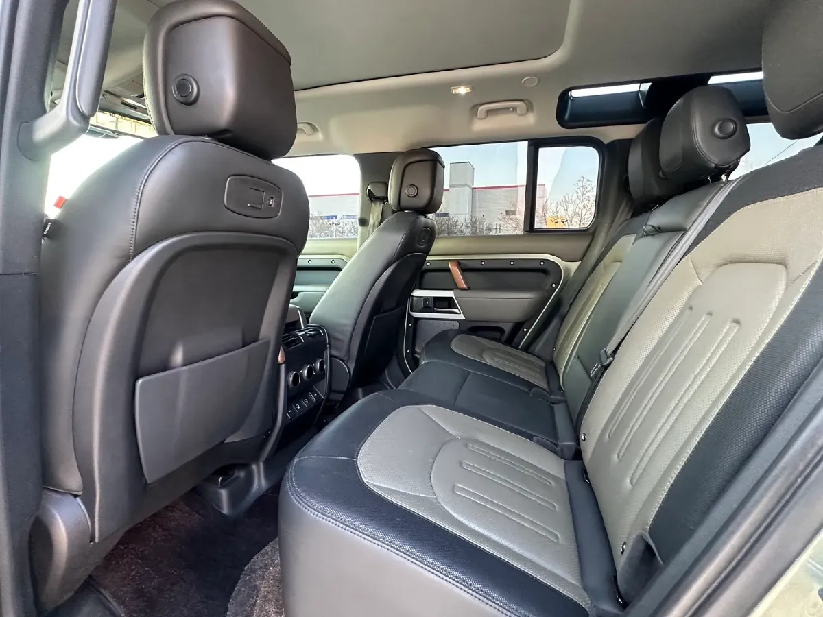 2021 Land Rover Defender 3.0T 400HP L6 8AT,autocango,china used car exporter,china ev exporter,chinese used car exporter,chinese used ev exporter